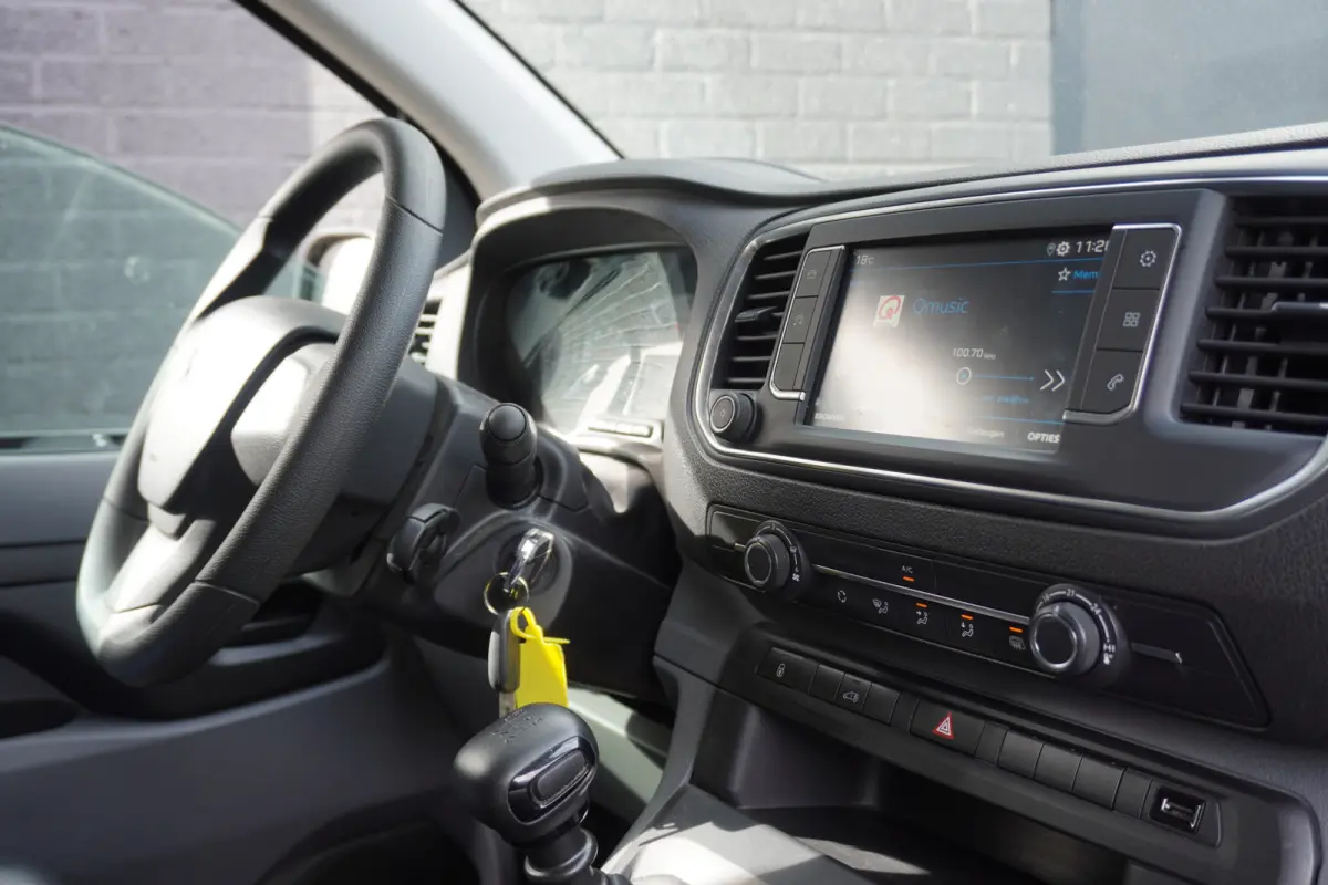 1.5 BlueHDI L2 EURO 6 - Airco - Cruise - Carplay - €13.900,- Excl.