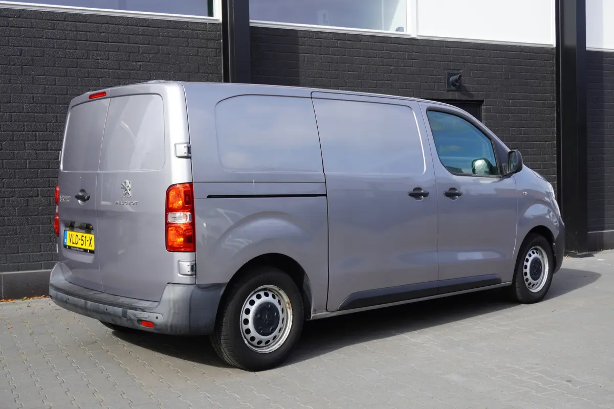 1.5 BlueHDI L2 EURO 6 - Airco - Cruise - Carplay - €13.900,- Excl.