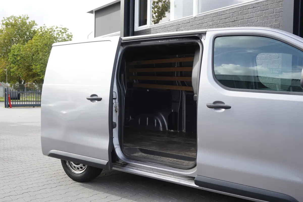 1.5 BlueHDI L2 EURO 6 - Airco - Cruise - Carplay - €13.900,- Excl.