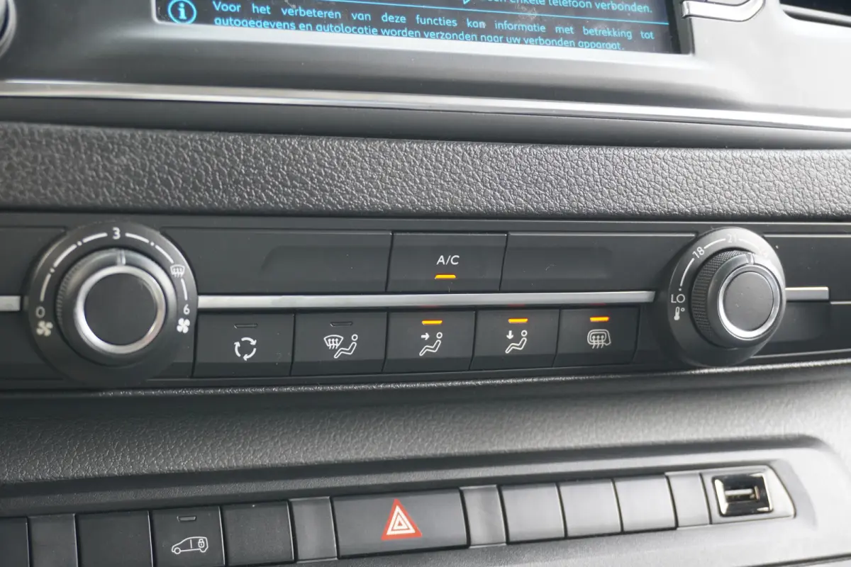 1.5 BlueHDI L2 EURO 6 - Airco - Cruise - Carplay - €13.900,- Excl.