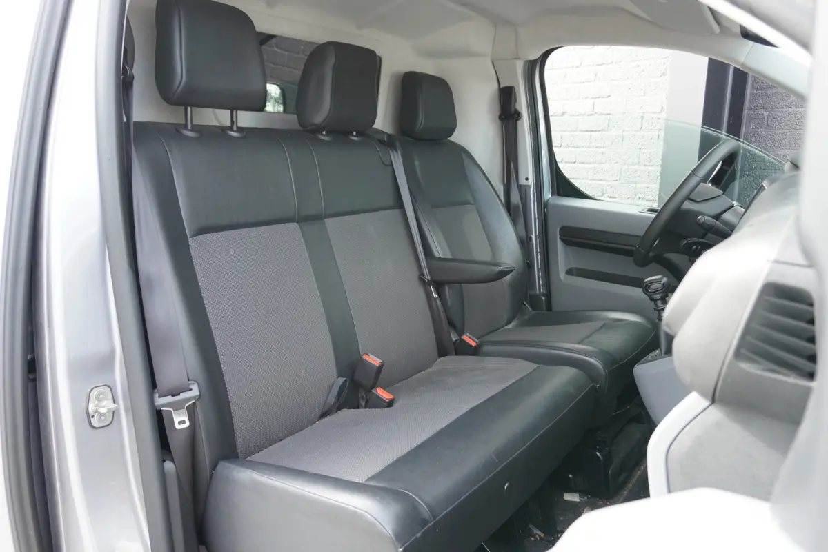 1.5 BlueHDI L2 EURO 6 - Airco - Cruise - Carplay - €13.900,- Excl.