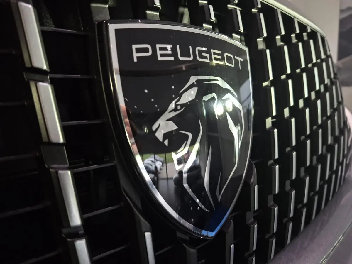 1.2 PureTech 100 Allure | Navigatie | Climate control | Apple Carplay/Android Auto