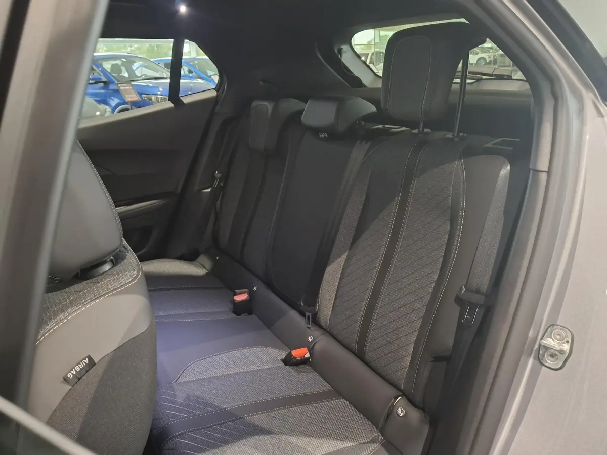 1.2 PureTech 100 Allure | Navigatie | Climate control | Apple Carplay/Android Auto