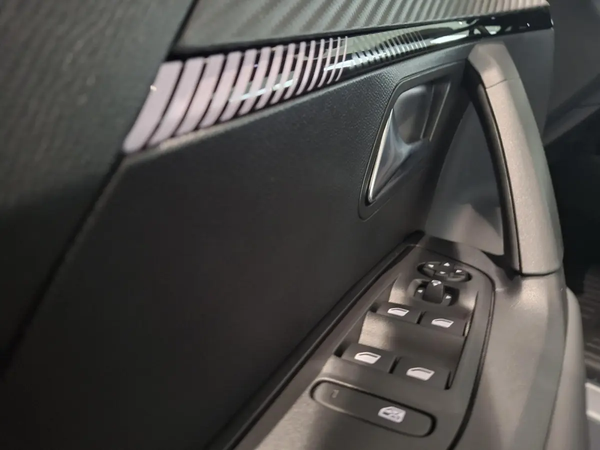 1.2 PureTech 100 Allure | Navigatie | Climate control | Apple Carplay/Android Auto