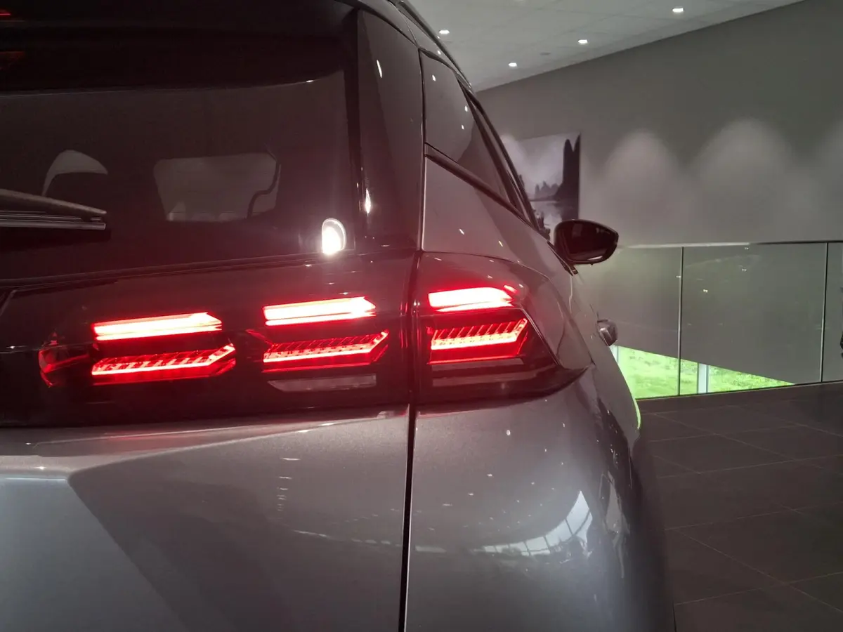 1.2 PureTech 100 Allure | Navigatie | Climate control | Apple Carplay/Android Auto