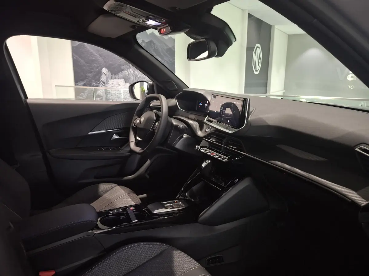 1.2 PureTech 100 Allure | Navigatie | Climate control | Apple Carplay/Android Auto