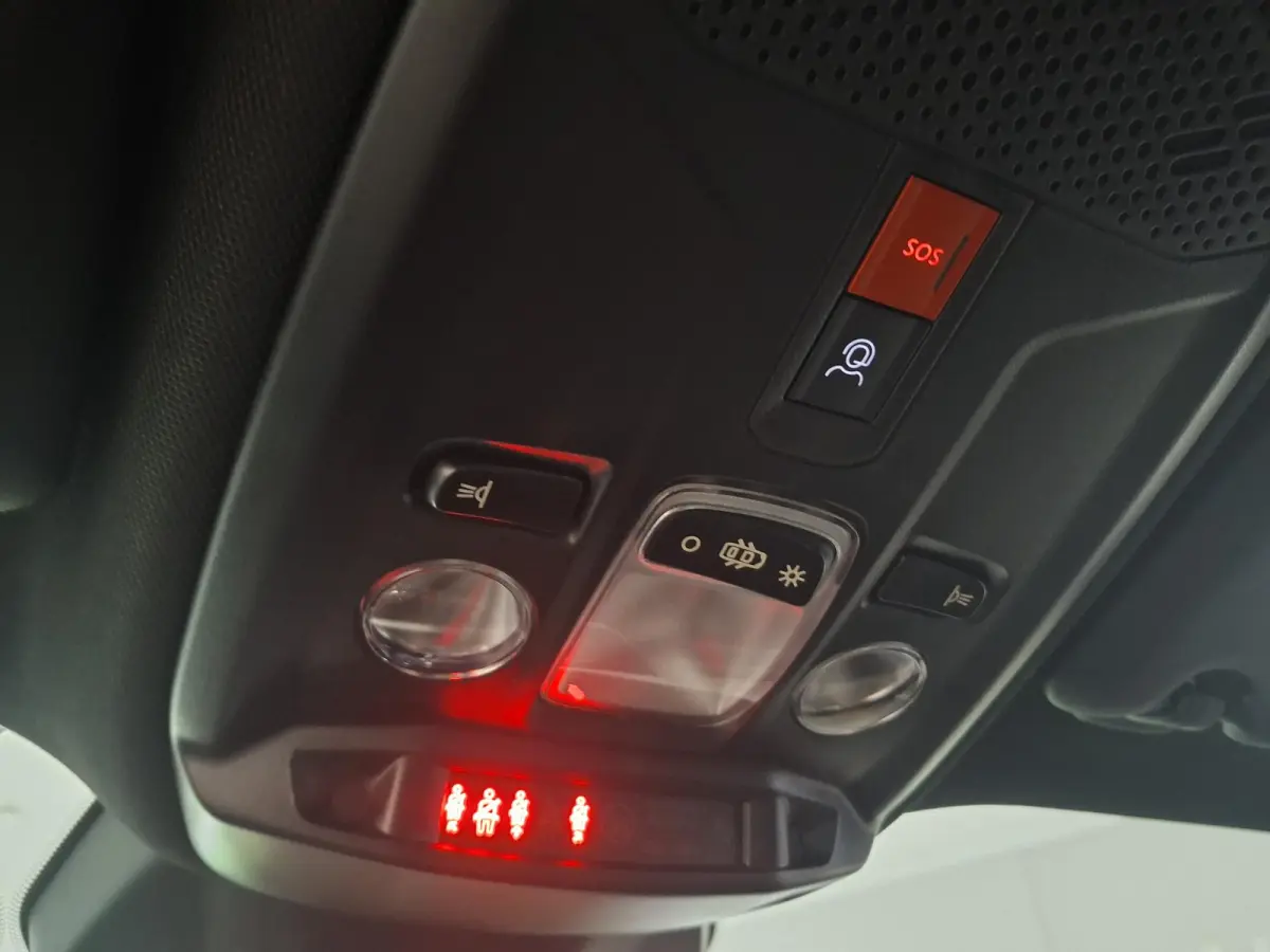 1.2 PureTech 100 Allure | Navigatie | Climate control | Apple Carplay/Android Auto