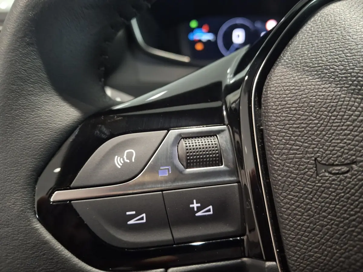 1.2 PureTech 100 Allure | Navigatie | Climate control | Apple Carplay/Android Auto