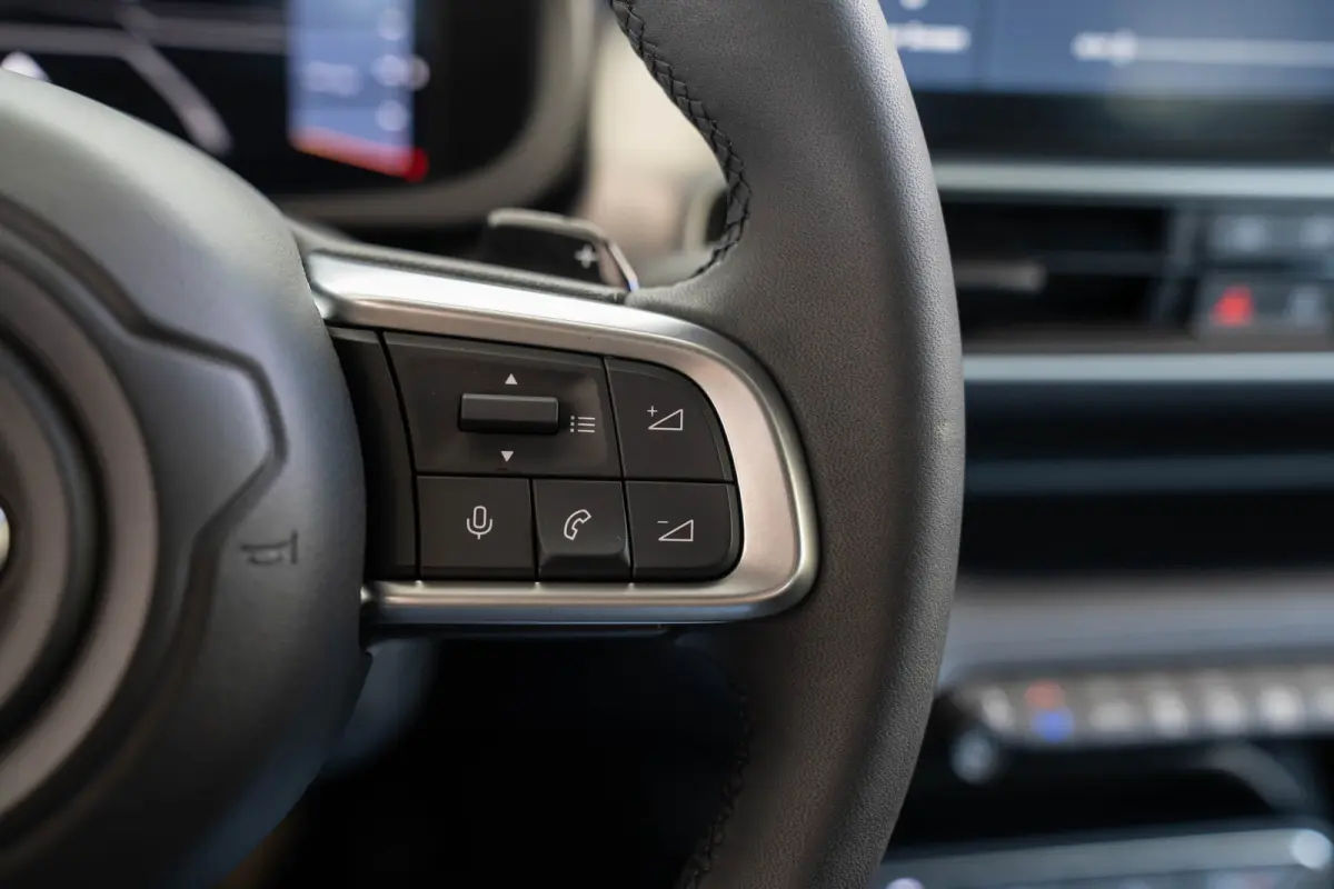1.2 e-Hybrid Summit | Stoel & Stuurverwarming | Camera | Navigatie | Parkeersensoren | Apple Carplay & Android Auto |