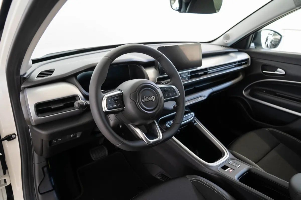 1.2 e-Hybrid Summit | Stoel & Stuurverwarming | Camera | Navigatie | Parkeersensoren | Apple Carplay & Android Auto |