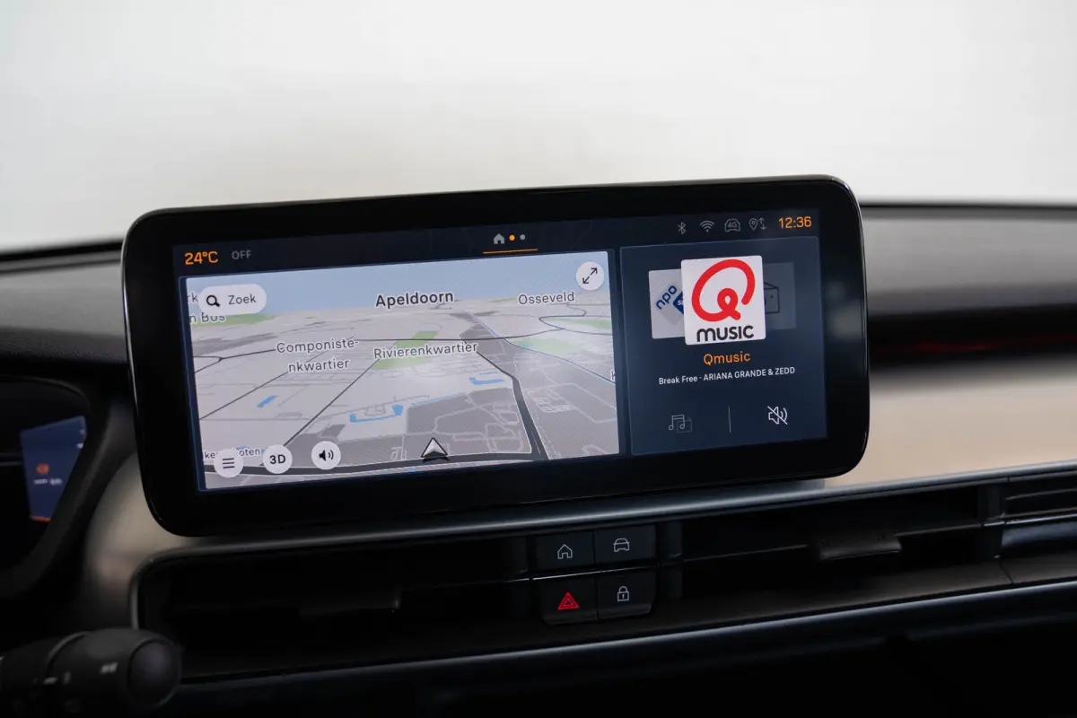 1.2 e-Hybrid Summit | Stoel & Stuurverwarming | Camera | Navigatie | Parkeersensoren | Apple Carplay & Android Auto |