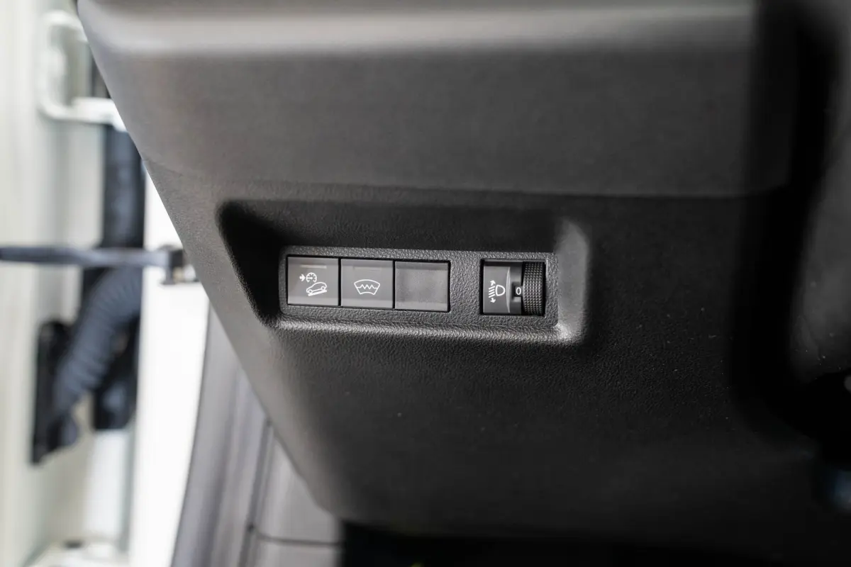 1.2 e-Hybrid Summit | Stoel & Stuurverwarming | Camera | Navigatie | Parkeersensoren | Apple Carplay & Android Auto |
