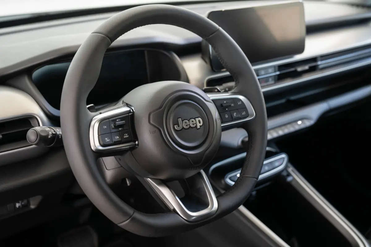 1.2 e-Hybrid Summit | Stoel & Stuurverwarming | Camera | Navigatie | Parkeersensoren | Apple Carplay & Android Auto |