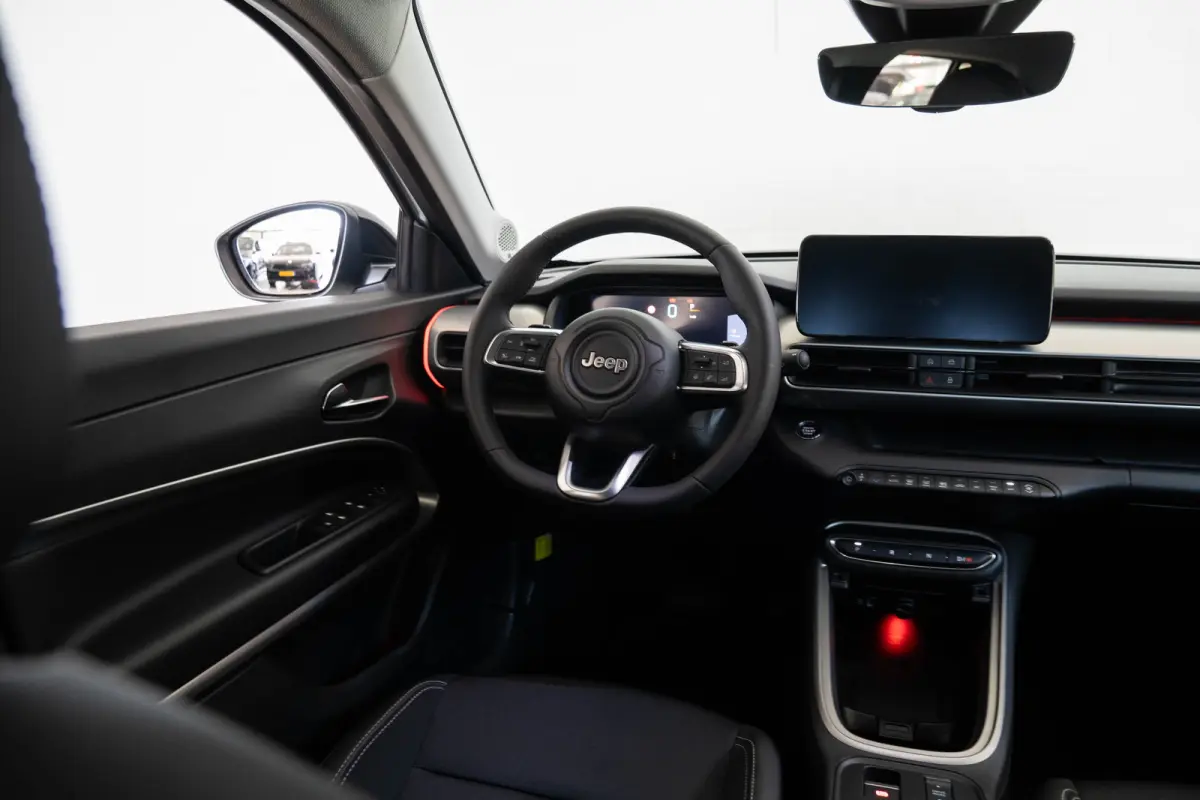 1.2 e-Hybrid Summit | Stoel & Stuurverwarming | Camera | Navigatie | Parkeersensoren | Apple Carplay & Android Auto |