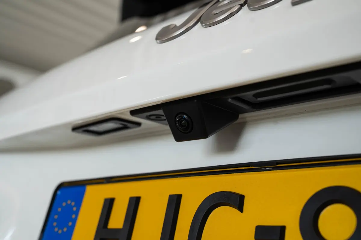 1.2 e-Hybrid Summit | Stoel & Stuurverwarming | Camera | Navigatie | Parkeersensoren | Apple Carplay & Android Auto |