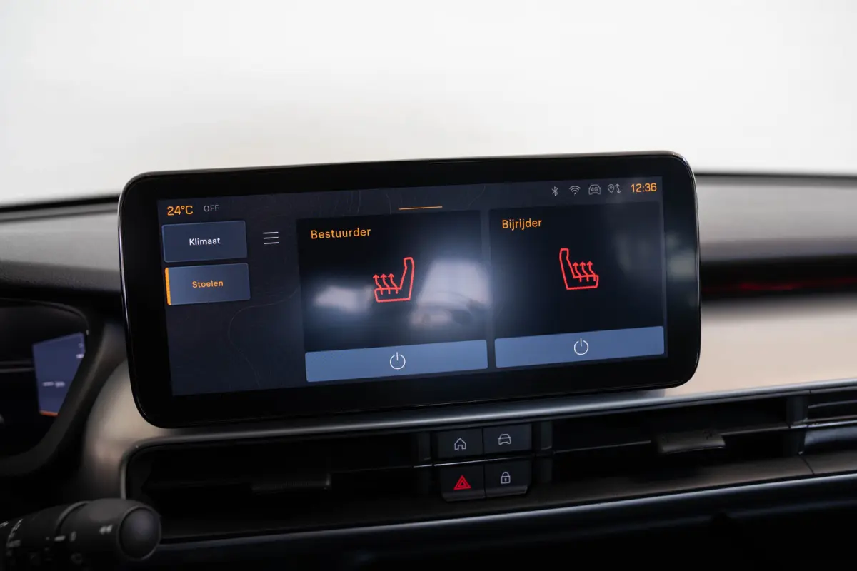 1.2 e-Hybrid Summit | Stoel & Stuurverwarming | Camera | Navigatie | Parkeersensoren | Apple Carplay & Android Auto |