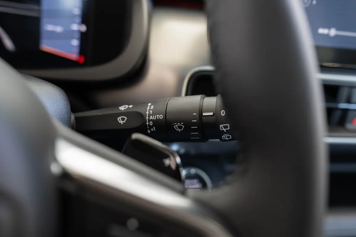 1.2 e-Hybrid Summit | Stoel & Stuurverwarming | Camera | Navigatie | Parkeersensoren | Apple Carplay & Android Auto |