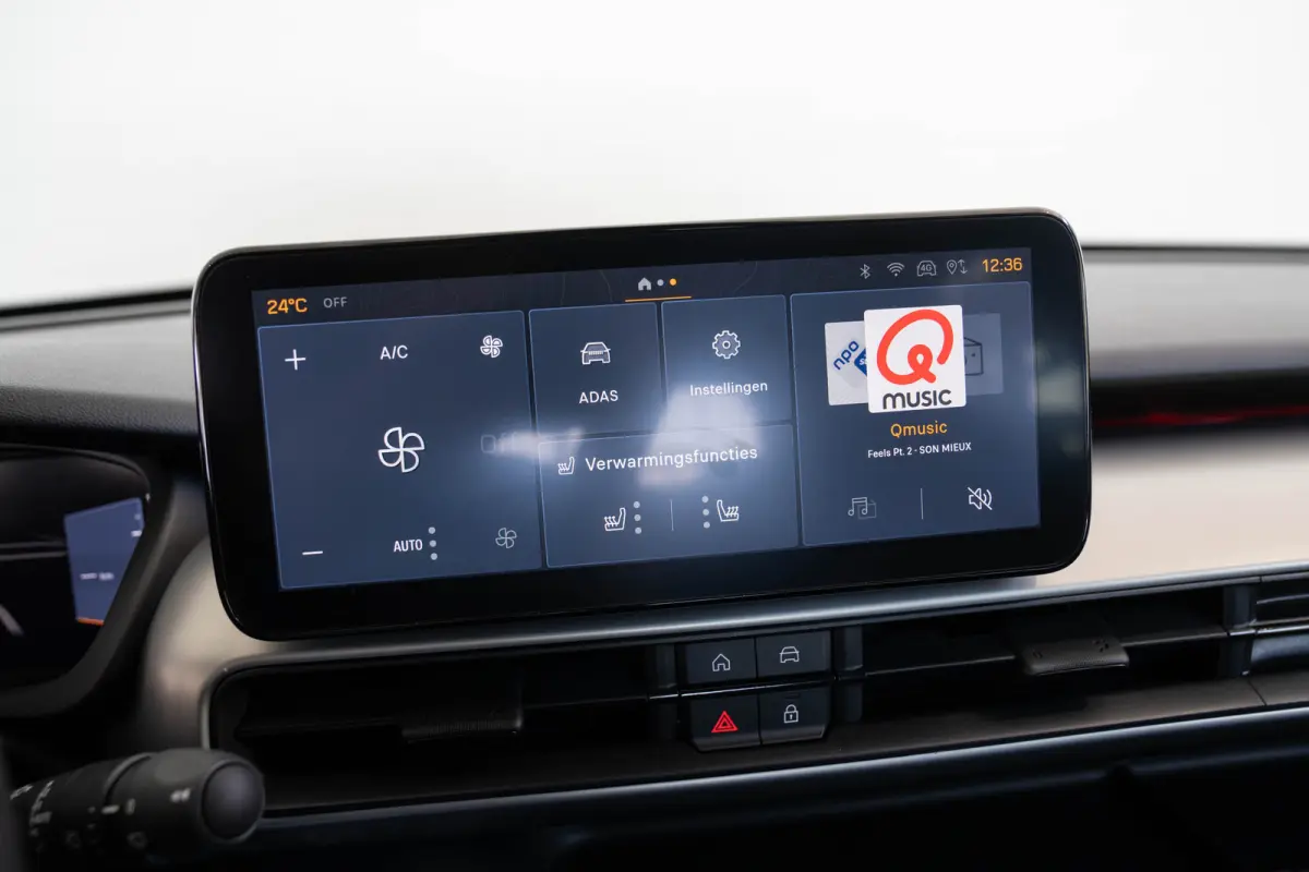1.2 e-Hybrid Summit | Stoel & Stuurverwarming | Camera | Navigatie | Parkeersensoren | Apple Carplay & Android Auto |