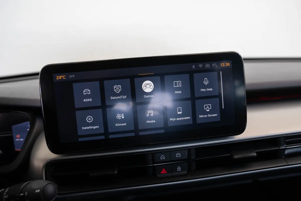 1.2 e-Hybrid Summit | Stoel & Stuurverwarming | Camera | Navigatie | Parkeersensoren | Apple Carplay & Android Auto |