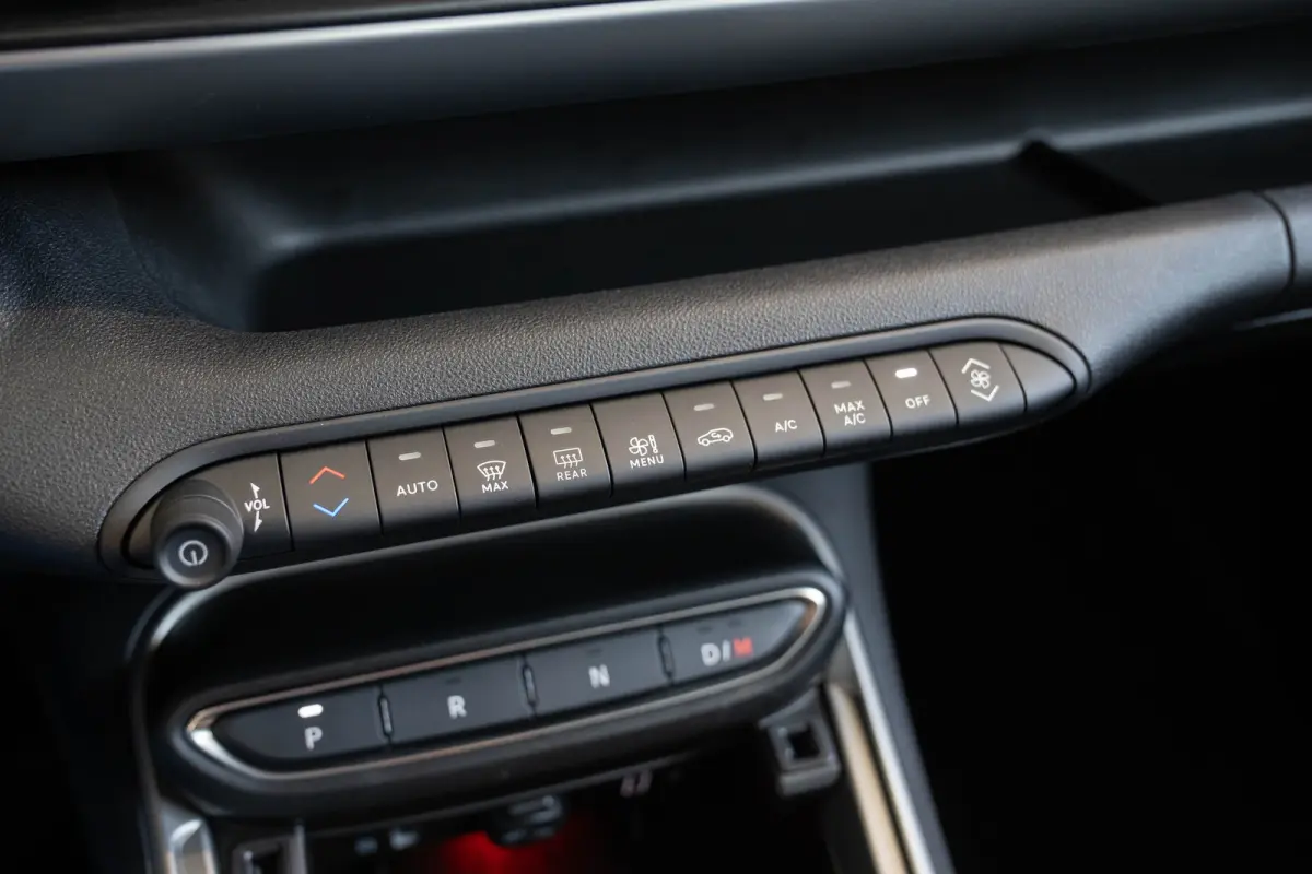 1.2 e-Hybrid Summit | Stoel & Stuurverwarming | Camera | Navigatie | Parkeersensoren | Apple Carplay & Android Auto |