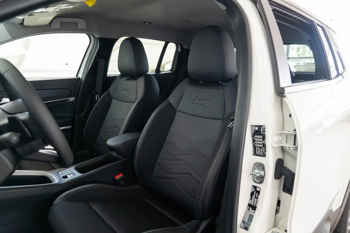 1.2 e-Hybrid Summit | Stoel & Stuurverwarming | Camera | Navigatie | Parkeersensoren | Apple Carplay & Android Auto |