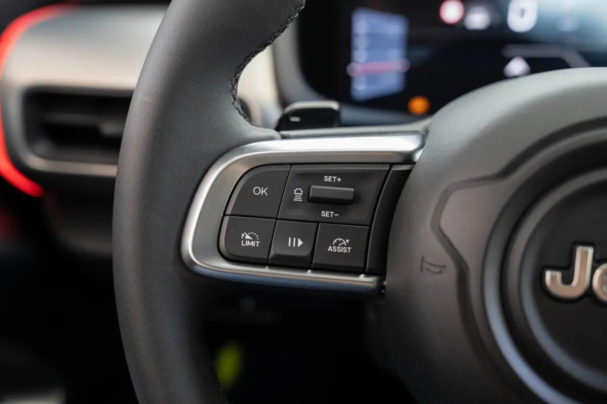 1.2 e-Hybrid Summit | Stoel & Stuurverwarming | Camera | Navigatie | Parkeersensoren | Apple Carplay & Android Auto |