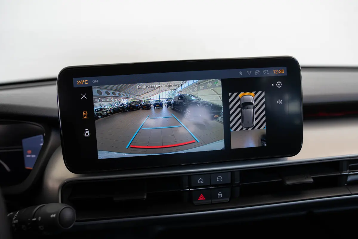 1.2 e-Hybrid Summit | Stoel & Stuurverwarming | Camera | Navigatie | Parkeersensoren | Apple Carplay & Android Auto |