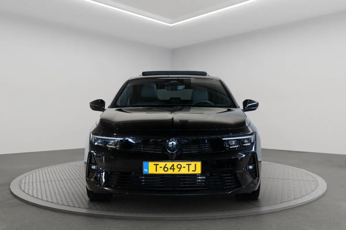 1.6 Turbo Plug-In Hybrid Ultimate | Schuif-Kanteldak | Head-Up | Stoel & Stuurverwarming | Camera | Climate Controle | Navigatie | Inductief laden |