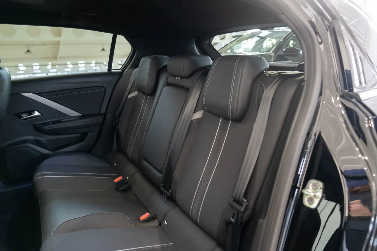 1.6 Turbo Plug-In Hybrid Ultimate | Schuif-Kanteldak | Head-Up | Stoel & Stuurverwarming | Camera | Climate Controle | Navigatie | Inductief laden |