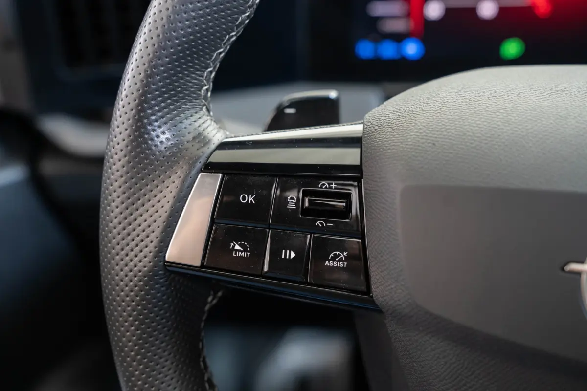 1.6 Turbo Plug-In Hybrid Ultimate | Schuif-Kanteldak | Head-Up | Stoel & Stuurverwarming | Camera | Climate Controle | Navigatie | Inductief laden |