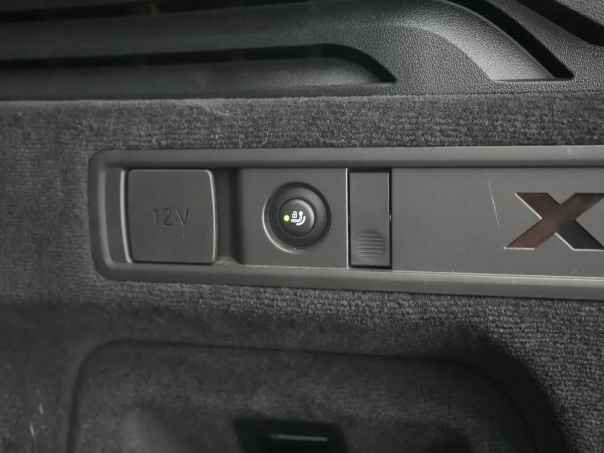 xDrive45e High Executive PHEV 395pk Dealer O.H. | Active Steering | Trekhaak Af Fabriek | Panodak | Luchtvering | Head Up | Adaptive Cruise | 360 Camera | Laser LED | Nappa Lederen Comfortst