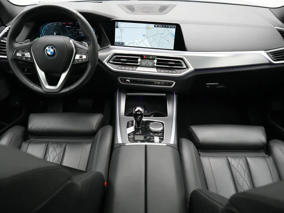 xDrive45e High Executive PHEV 395pk Dealer O.H. | Active Steering | Trekhaak Af Fabriek | Panodak | Luchtvering | Head Up | Adaptive Cruise | 360 Camera | Laser LED | Nappa Lederen Comfortst