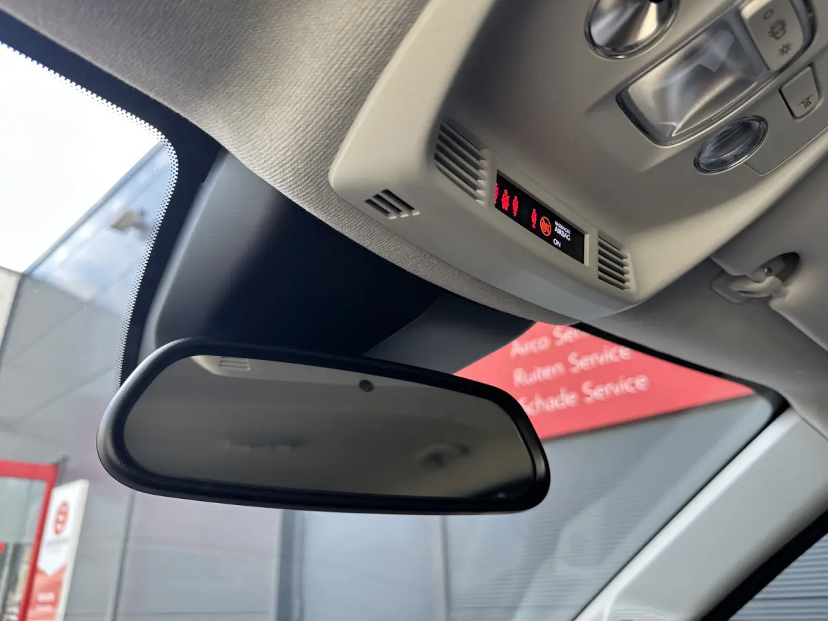 Max 113pk Comfort Range 44 kWh (Camera - Parkeersensoren V+A - LED - Automatische Airco - Navigatie - Apple Carplay - Two Tone))