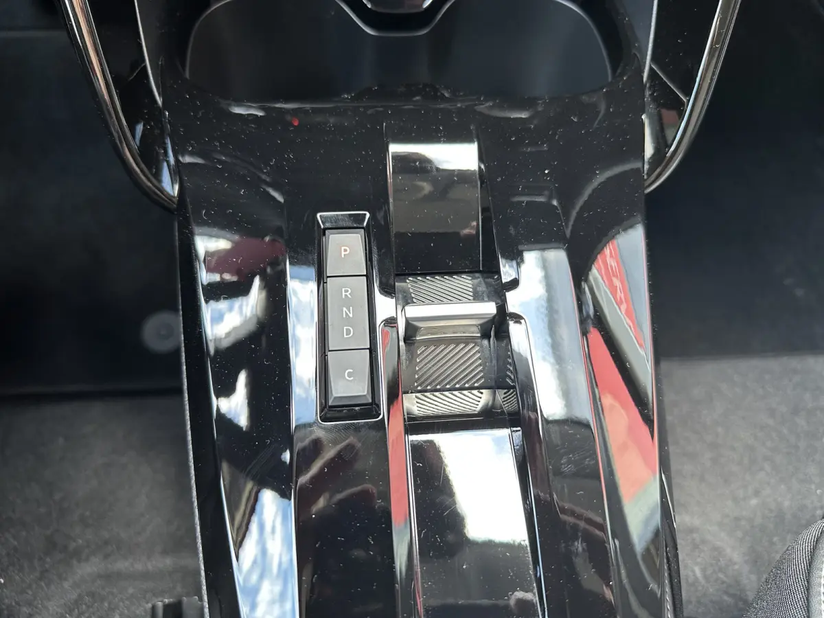 Max 113pk Comfort Range 44 kWh (Camera - Parkeersensoren V+A - LED - Automatische Airco - Navigatie - Apple Carplay - Two Tone))