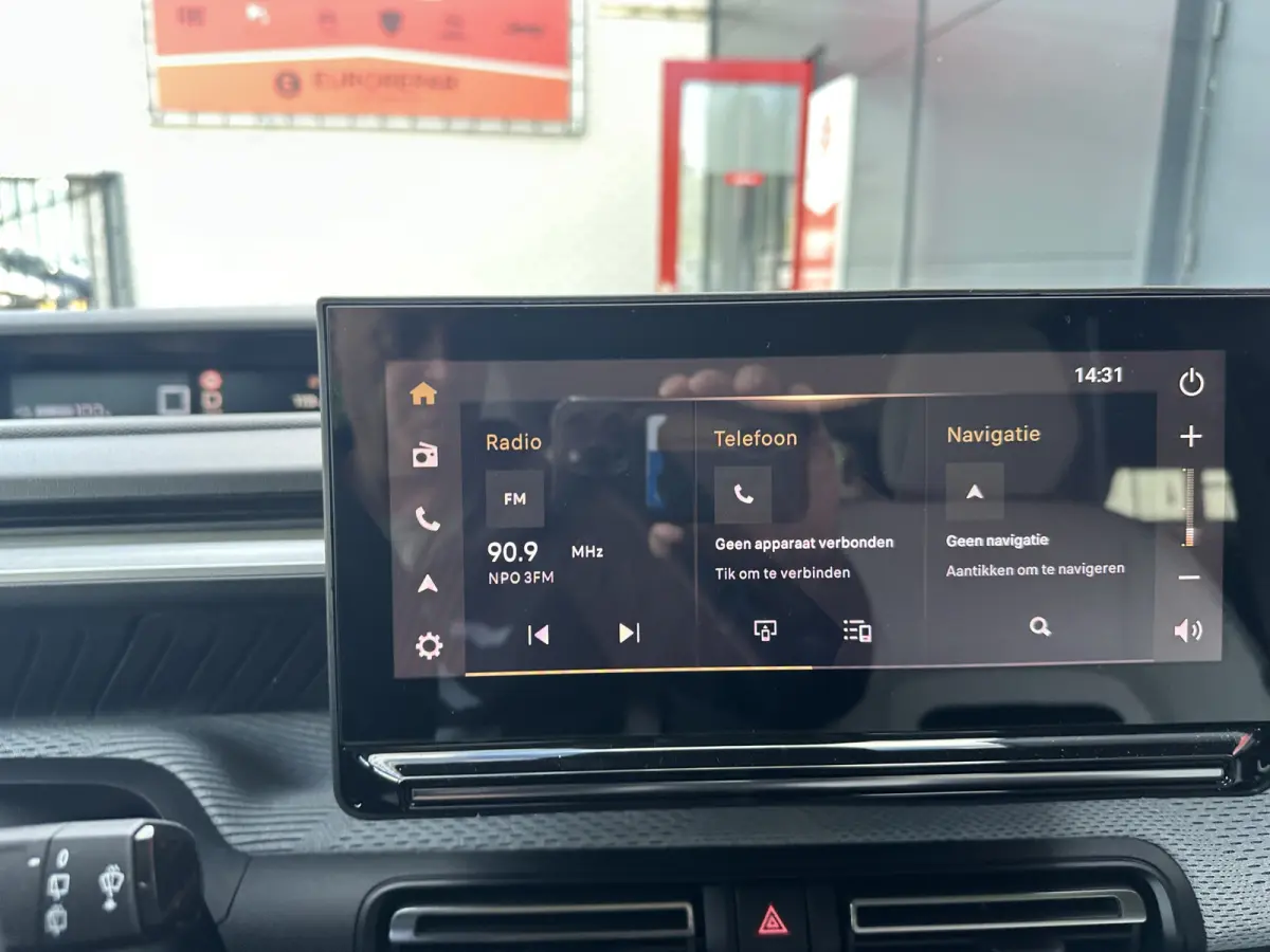 Max 113pk Comfort Range 44 kWh (Camera - Parkeersensoren V+A - LED - Automatische Airco - Navigatie - Apple Carplay - Two Tone))