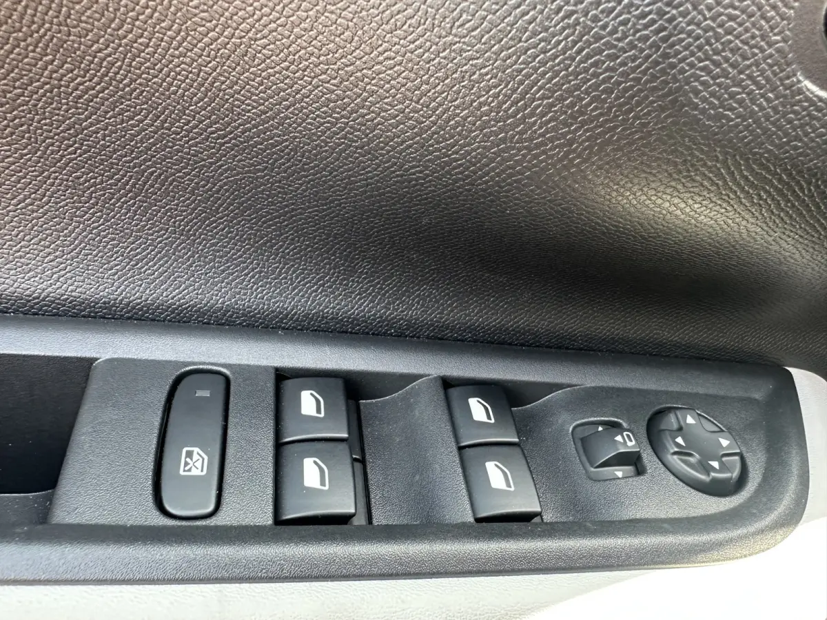 Max 113pk Comfort Range 44 kWh (Camera - Parkeersensoren V+A - LED - Automatische Airco - Navigatie - Apple Carplay - Two Tone))