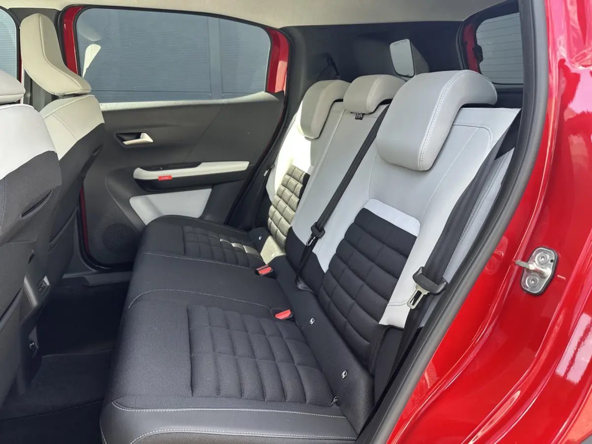 Max 113pk Comfort Range 44 kWh (Camera - Parkeersensoren V+A - LED - Automatische Airco - Navigatie - Apple Carplay - Two Tone))