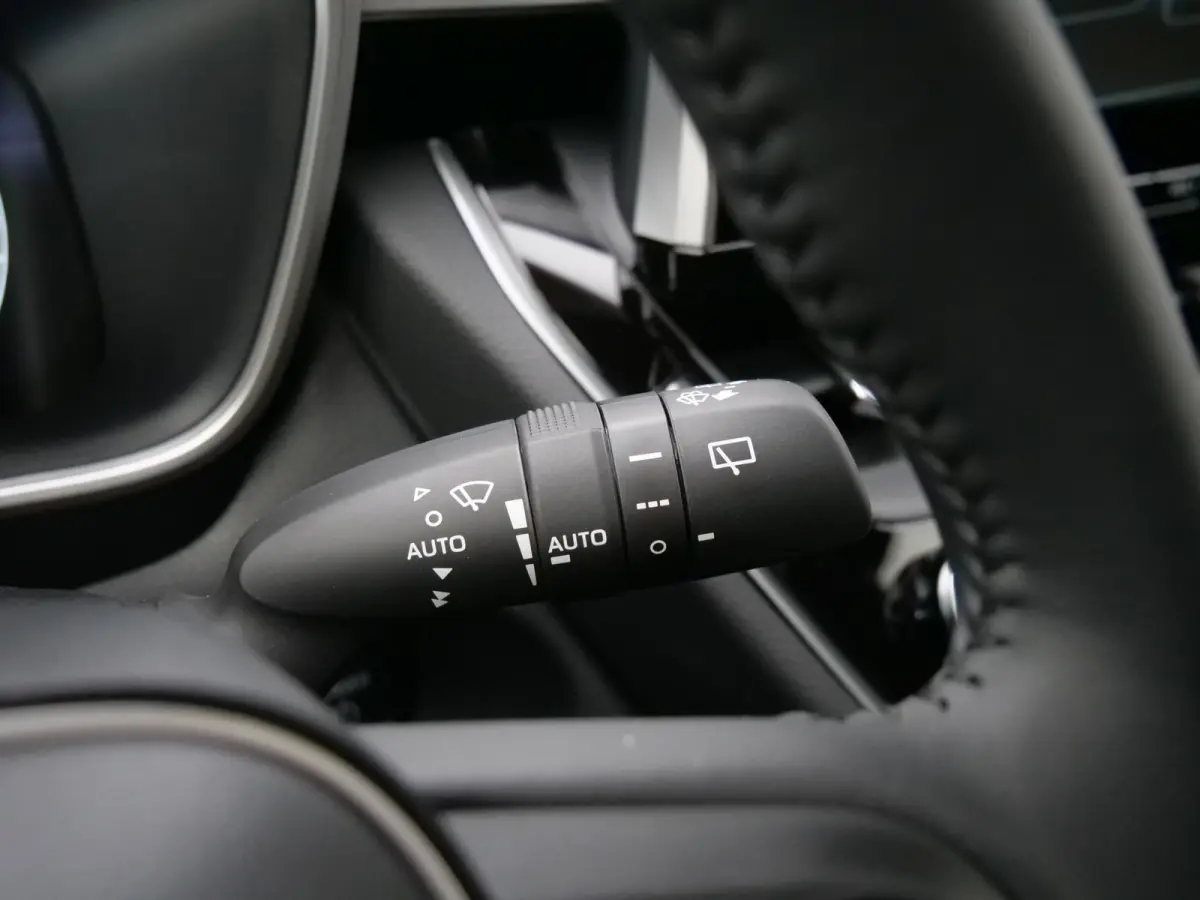 1.8 High Power Hybrid Style 140 Pk Automaat Navigatie / DAB / Leer / Pano-dak / Apple Carplay
