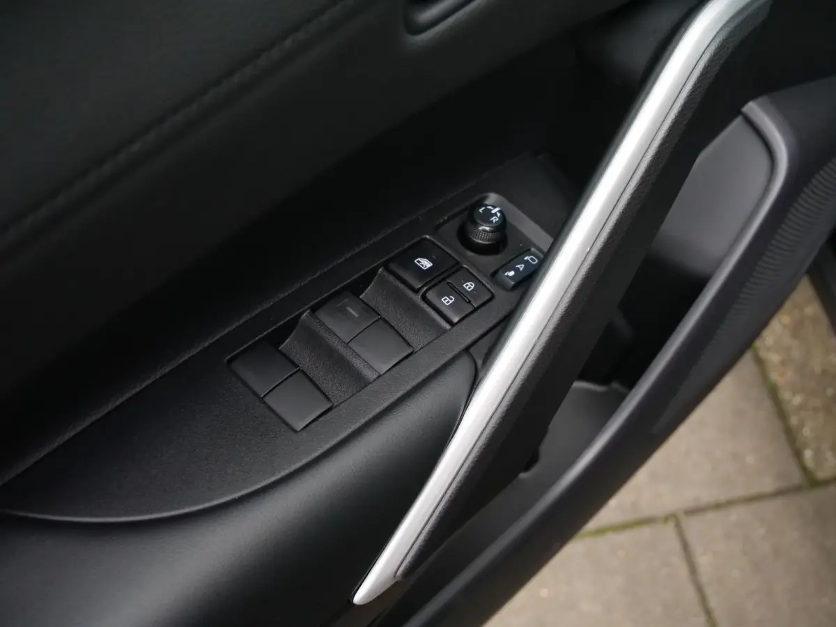 1.8 High Power Hybrid Style 140 Pk Automaat Navigatie / DAB / Leer / Pano-dak / Apple Carplay