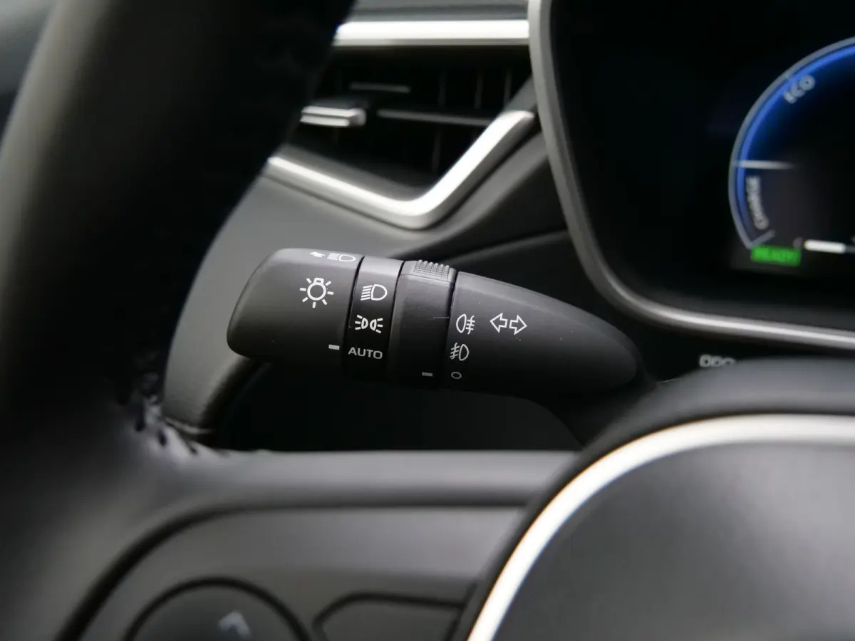 1.8 High Power Hybrid Style 140 Pk Automaat Navigatie / DAB / Leer / Pano-dak / Apple Carplay