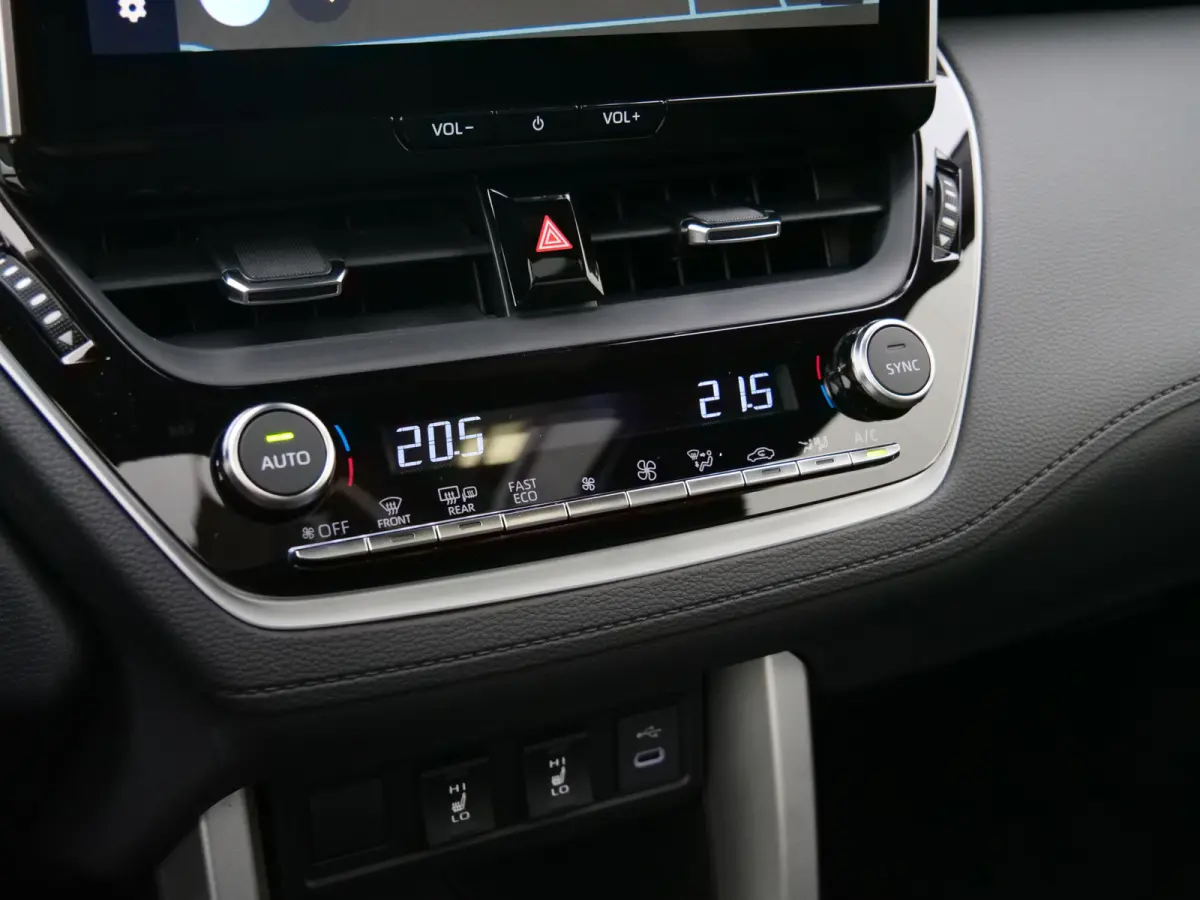 1.8 High Power Hybrid Style 140 Pk Automaat Navigatie / DAB / Leer / Pano-dak / Apple Carplay