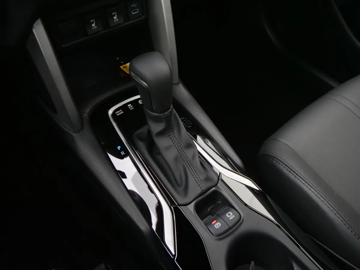 1.8 High Power Hybrid Style 140 Pk Automaat Navigatie / DAB / Leer / Pano-dak / Apple Carplay