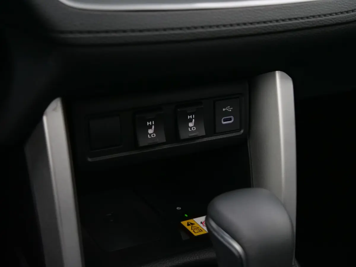 1.8 High Power Hybrid Style 140 Pk Automaat Navigatie / DAB / Leer / Pano-dak / Apple Carplay