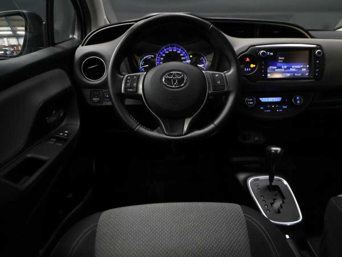 1.5 Hybrid Trend [CRUISE CONTROL, ACHTERUITRIJCAMERA, PDC V+A, NAVIGATIE, CLIMATE CONTROL, LEDERENSTUUR, BLUETOOTH, LED, NIEUWSTAAT]
