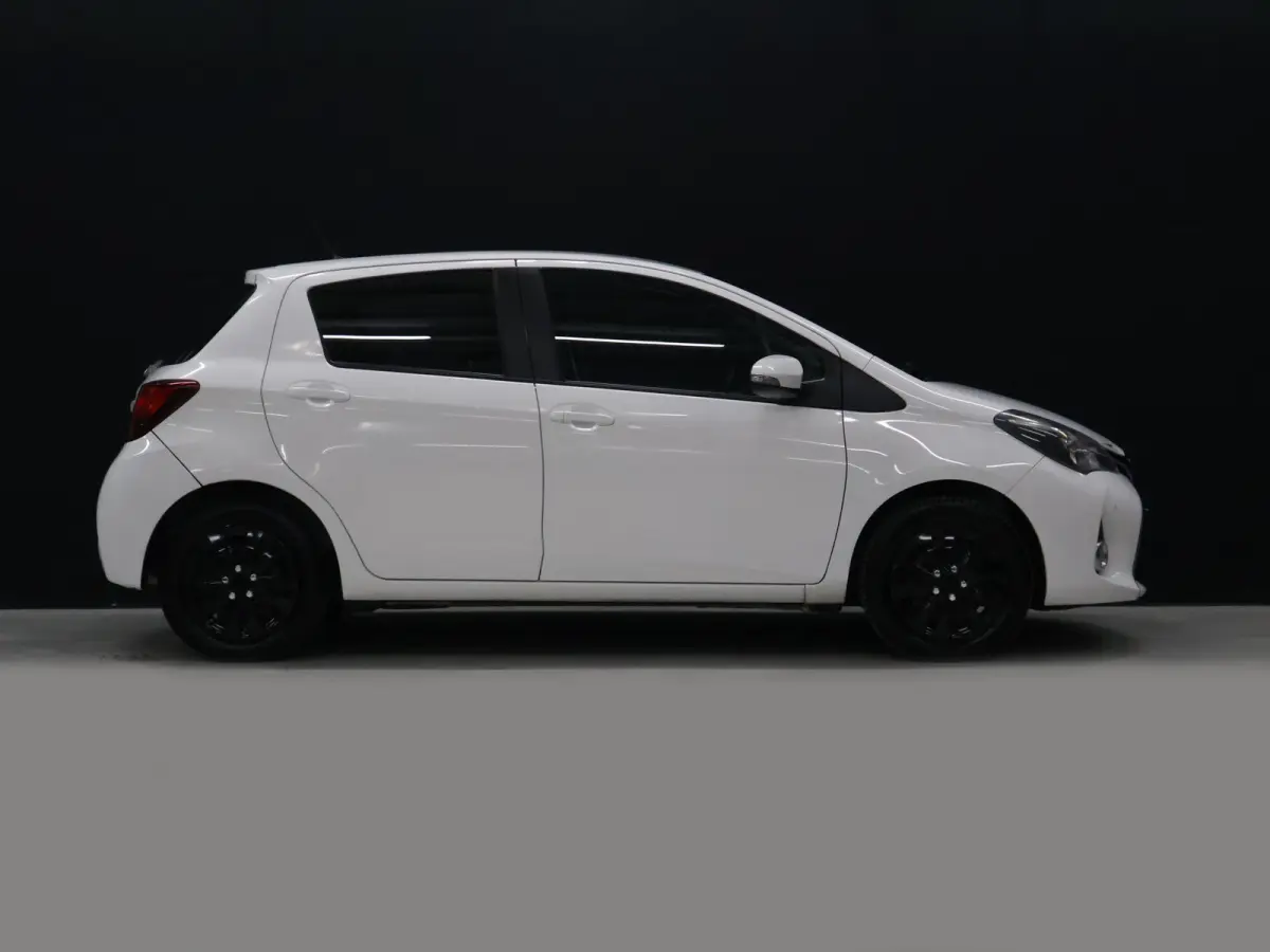 1.5 Hybrid Trend [CRUISE CONTROL, ACHTERUITRIJCAMERA, PDC V+A, NAVIGATIE, CLIMATE CONTROL, LEDERENSTUUR, BLUETOOTH, LED, NIEUWSTAAT]