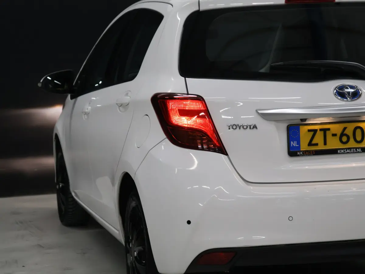 1.5 Hybrid Trend [CRUISE CONTROL, ACHTERUITRIJCAMERA, PDC V+A, NAVIGATIE, CLIMATE CONTROL, LEDERENSTUUR, BLUETOOTH, LED, NIEUWSTAAT]