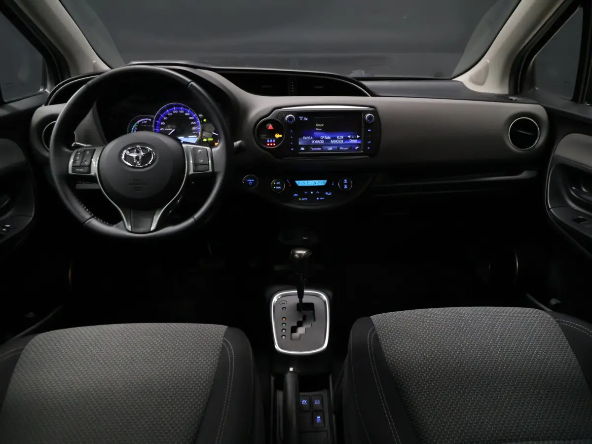 1.5 Hybrid Trend [CRUISE CONTROL, ACHTERUITRIJCAMERA, PDC V+A, NAVIGATIE, CLIMATE CONTROL, LEDERENSTUUR, BLUETOOTH, LED, NIEUWSTAAT]