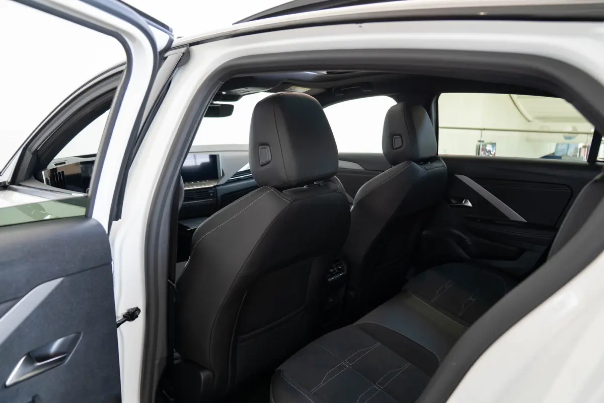 1.2 Turbo Hybrid GS | Tot 8 Jaar Garantie | Schuif-Kanteldak | Alcantara | Head-Up | Keyless | Matrix LED | Stoel & Stuurverwarming |