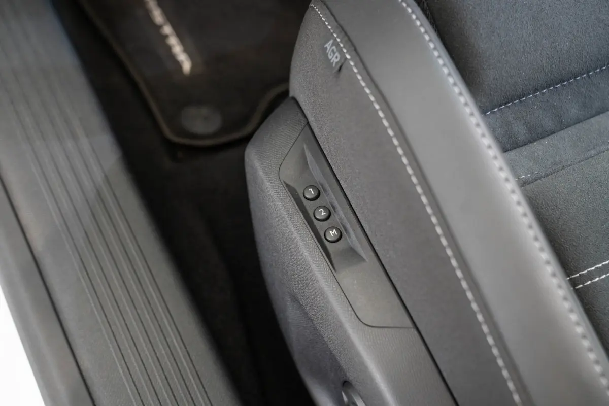 1.2 Turbo Hybrid GS | Tot 8 Jaar Garantie | Schuif-Kanteldak | Alcantara | Head-Up | Keyless | Matrix LED | Stoel & Stuurverwarming |
