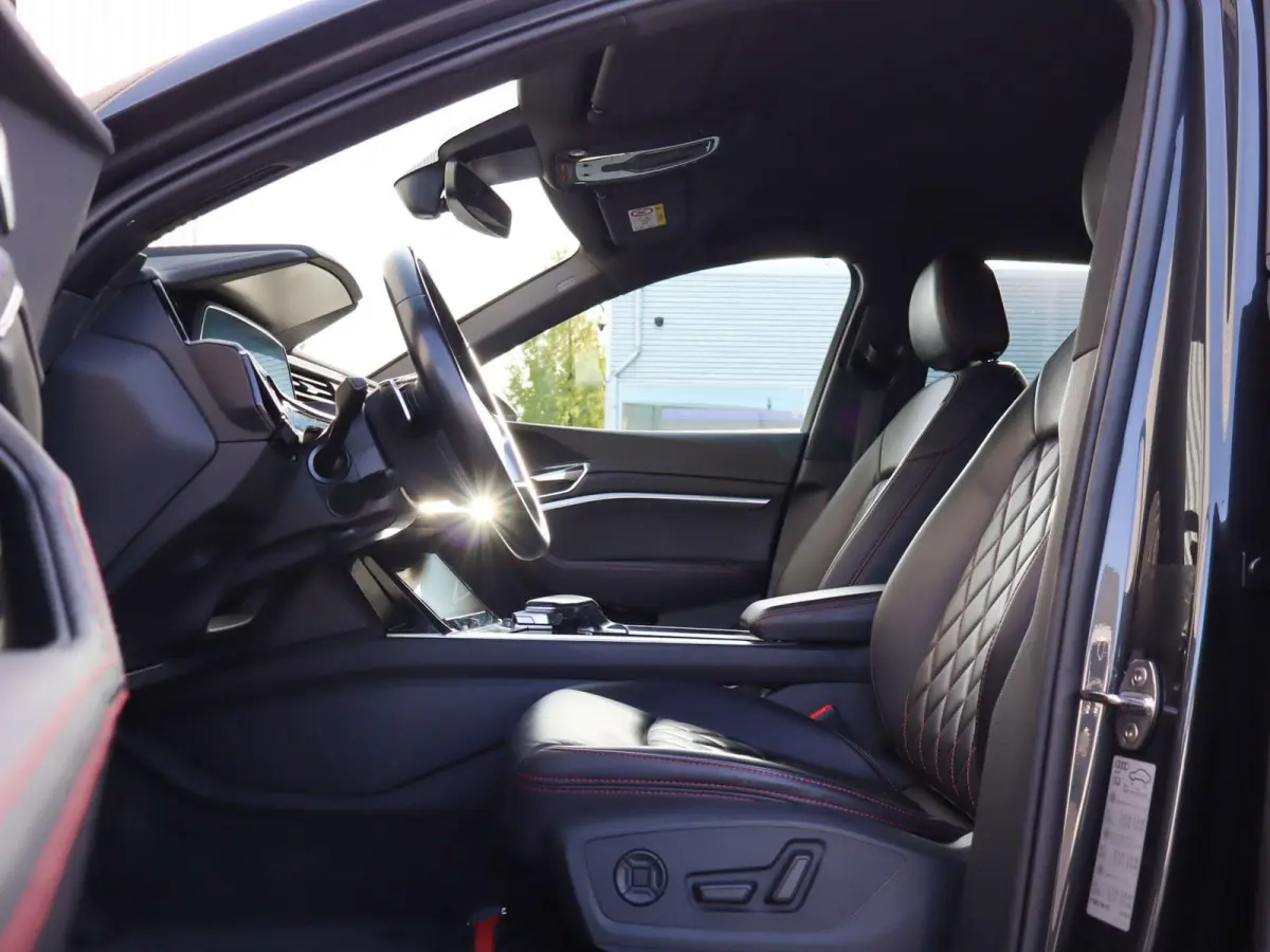 55 408pk quattro Advanced edition 95 kWh | SoH 94% | 21" Velgen | Leder | Achteruitrijcamera | Luchtvering | Voorstoelen Verwarmd
